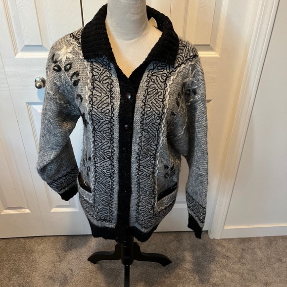 Huntington Ride size M cardigan - Picture 1 of 10